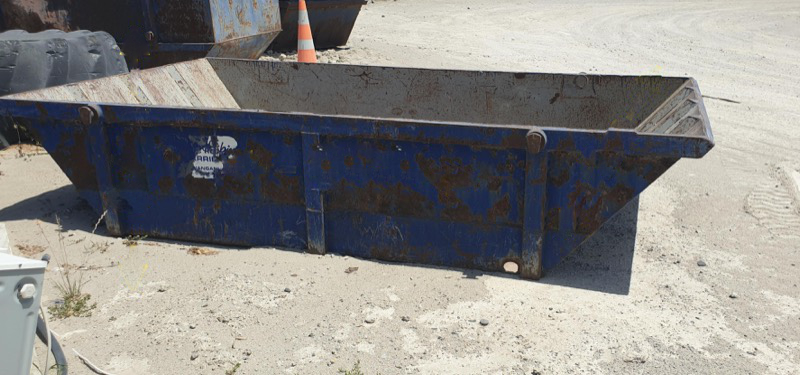Half jumbo skip bin (4 to 5 cubic metres)
